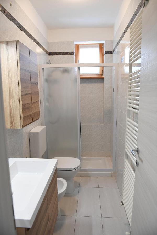 Blue Apartment - A Due Passi Dal Lago, Parcheggio Privato Лацизе Екстериор снимка